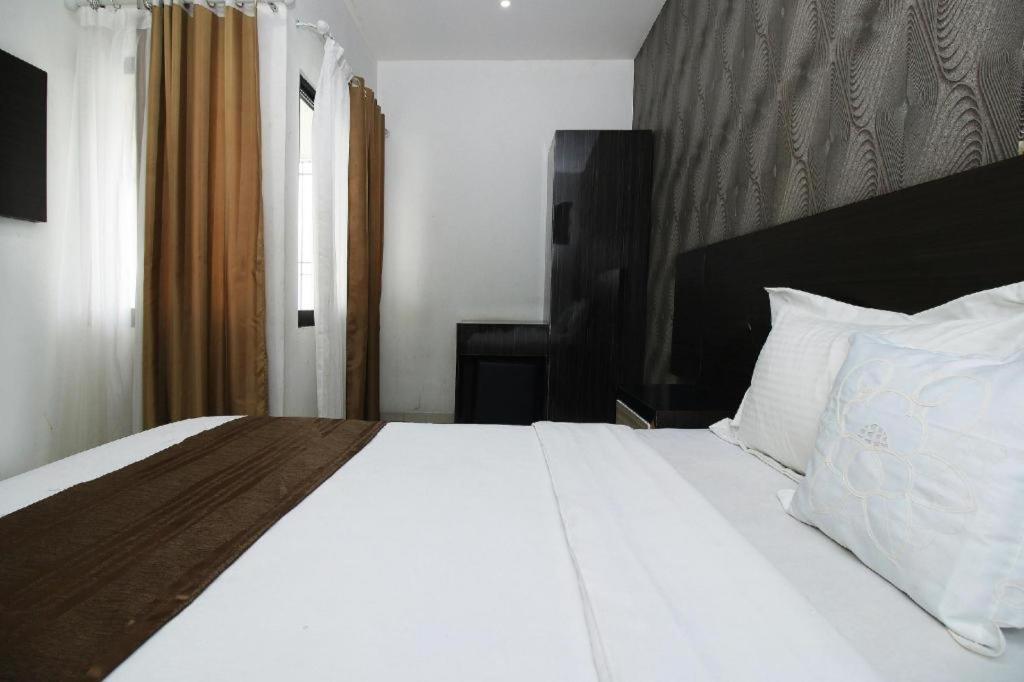 Hotel Arotel Bsd Serpong Tangerang